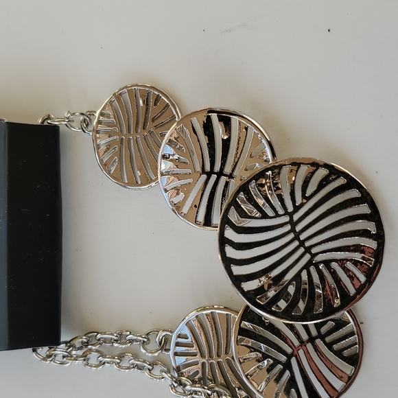 Boutique Paparazzi Sun Dial Silver Tone Adjustable Bracelet - Picture 2 of 5